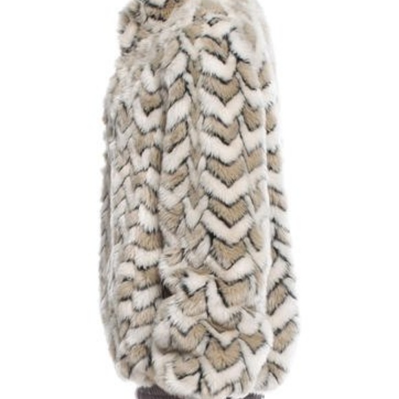 Marc by Marc Jacobs Faux Fur coat - Picture 2 of 5